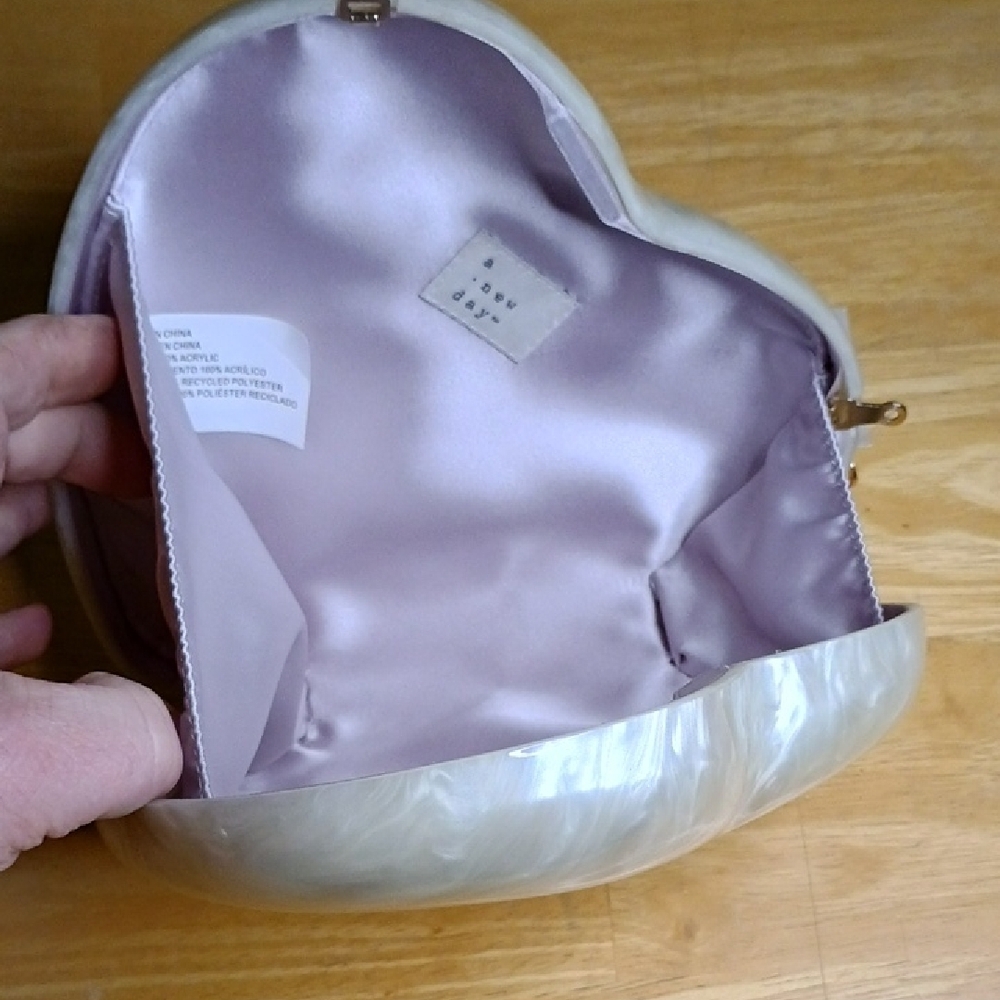 A New Day Pearl White Heart Clutch with Chunky Chain Handle - Picture 2 of 4